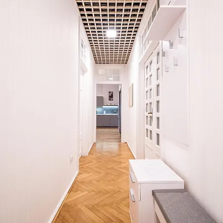 Grand Danube Apartman *