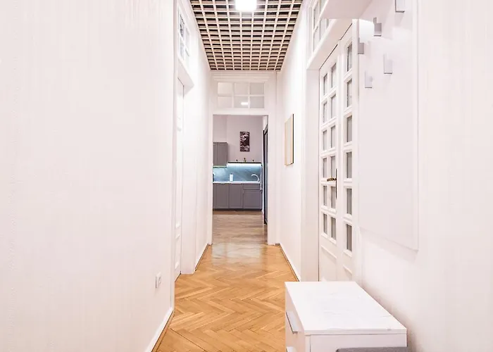 Grand Danube Apartment *